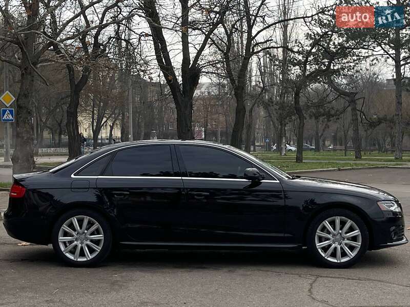 Седан Audi A4 2011 в Николаеве