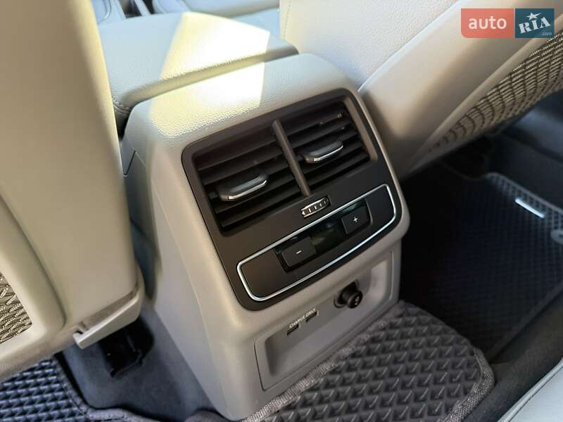 Седан Audi A4 2018 в Одессе