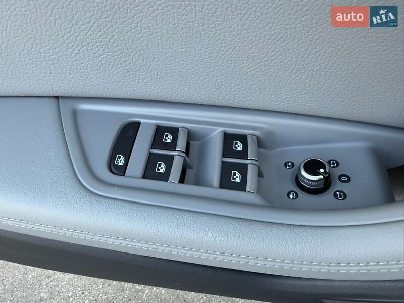 Седан Audi A4 2018 в Одессе