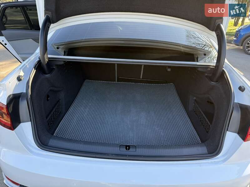 Седан Audi A4 2018 в Одессе