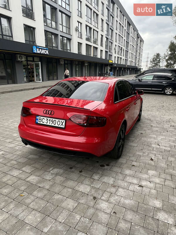 Седан Audi A4 2011 в Новояворовске