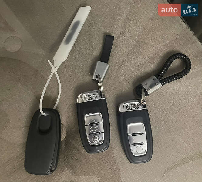 Седан Audi A4 2011 в Новояворовске