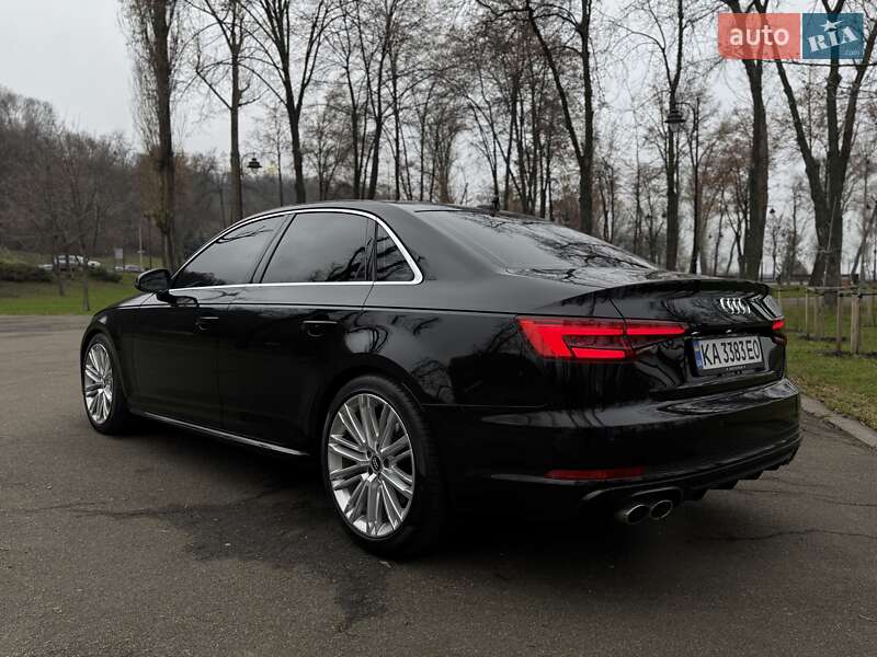 Седан Audi A4 2016 в Киеве