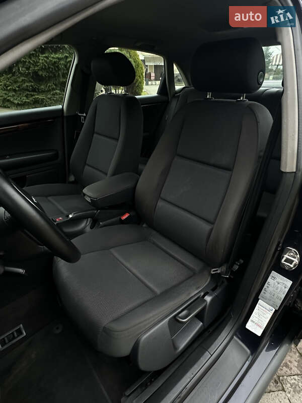 Седан Audi A4 2003 в Сарнах