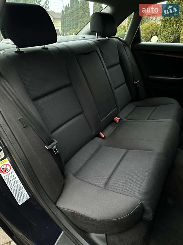 Седан Audi A4 2003 в Сарнах