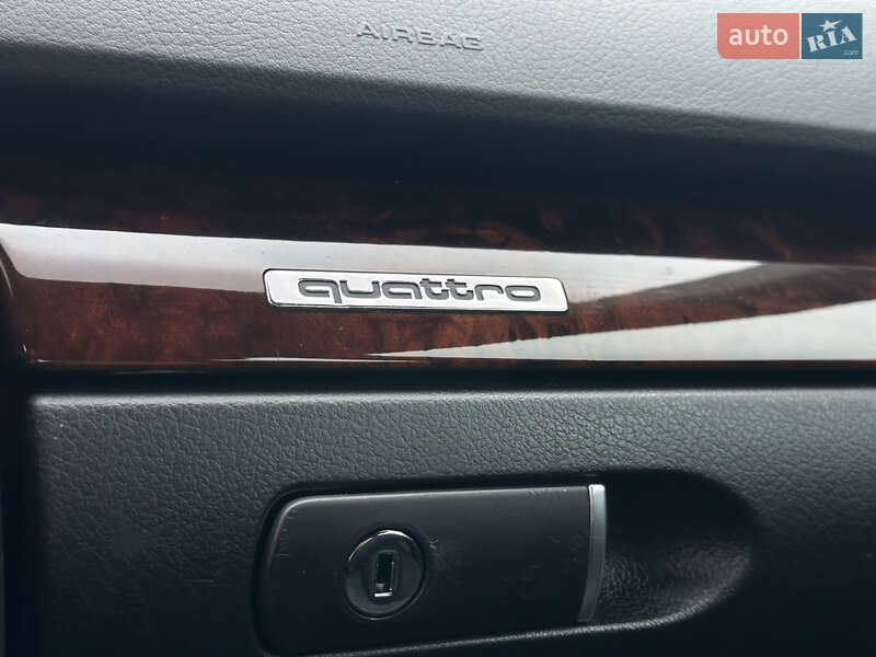 Седан Audi A4 2003 в Сарнах