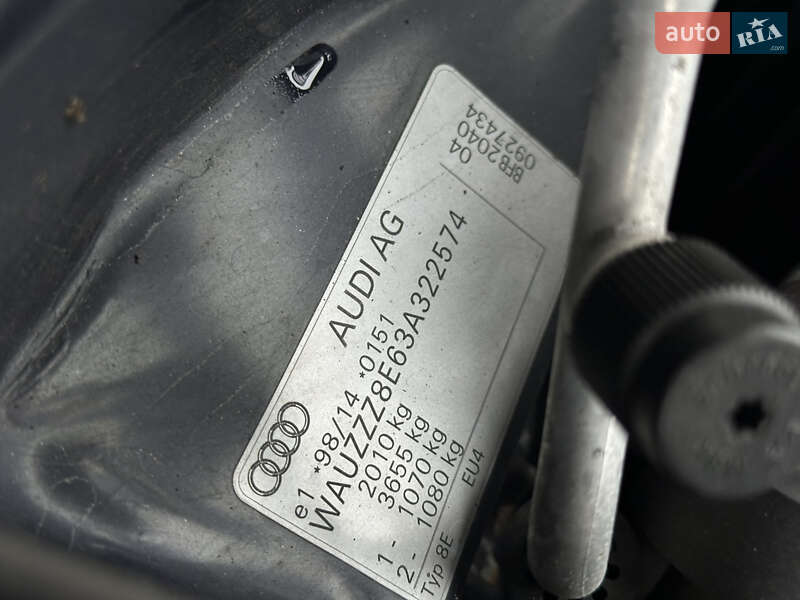 Седан Audi A4 2003 в Сарнах