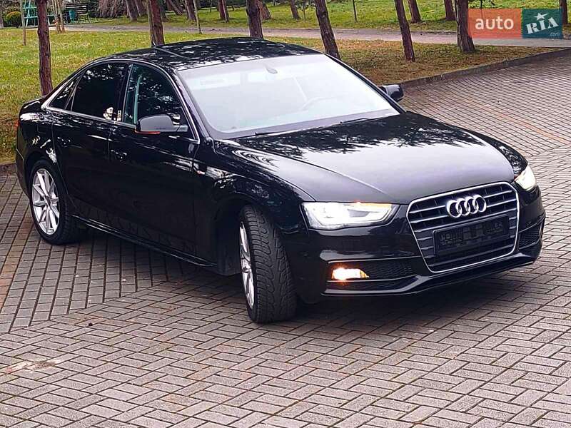 Седан Audi A4 2013 в Дрогобыче