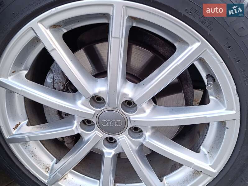 Седан Audi A4 2013 в Дрогобыче