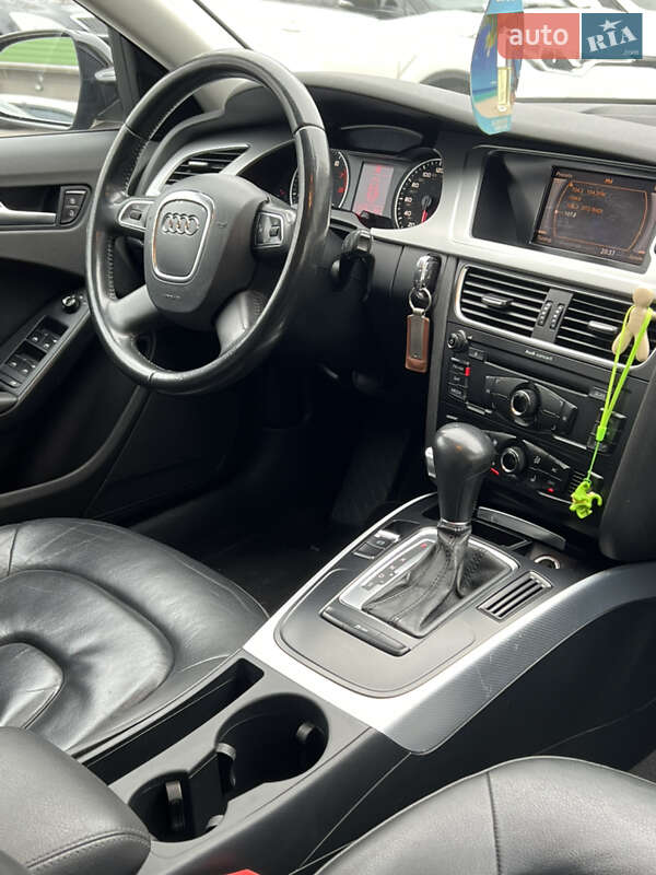 Седан Audi A4 2011 в Одессе