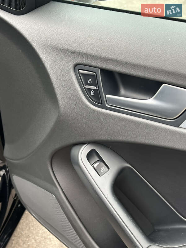 Седан Audi A4 2011 в Одессе