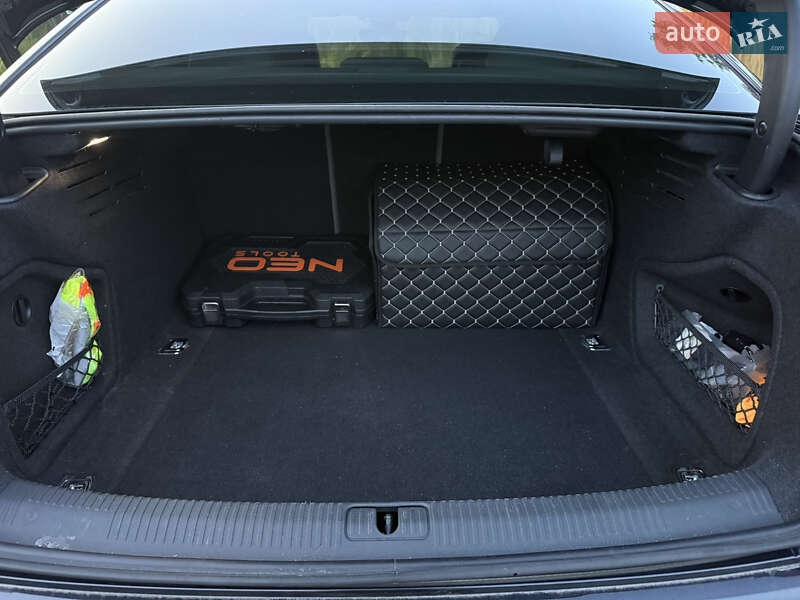 Седан Audi A4 2017 в Киеве