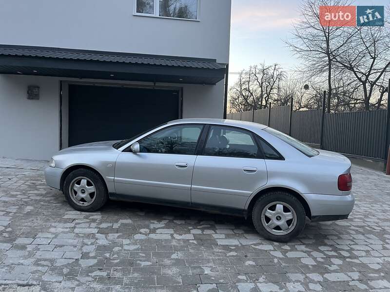 Седан Audi A4 2000 в Львове