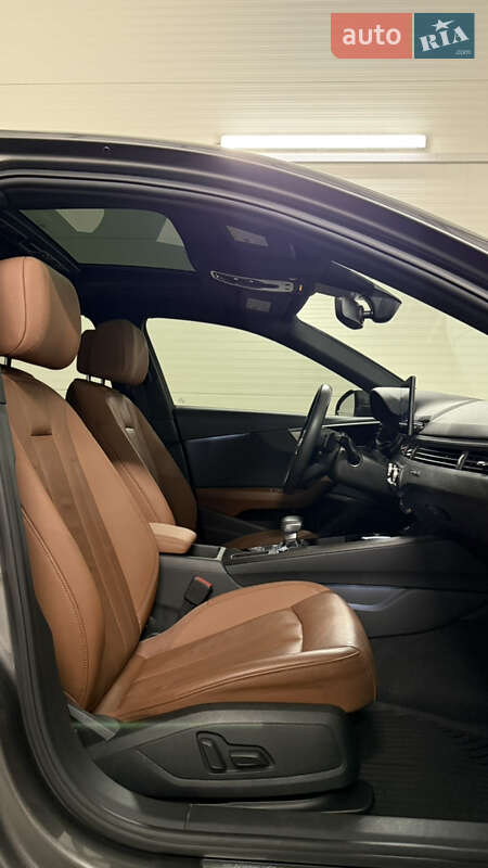 Седан Audi A4 2022 в Львове