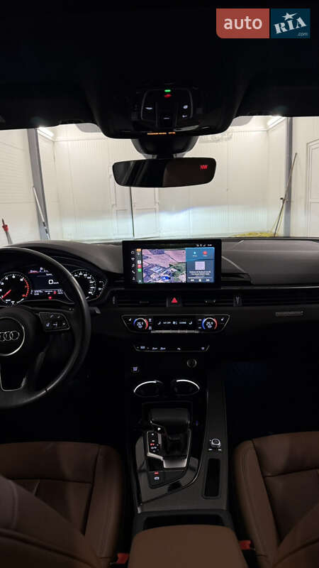 Седан Audi A4 2022 в Львове