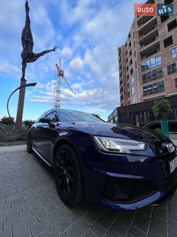 Седан Audi A4 2019 в Ивано-Франковске