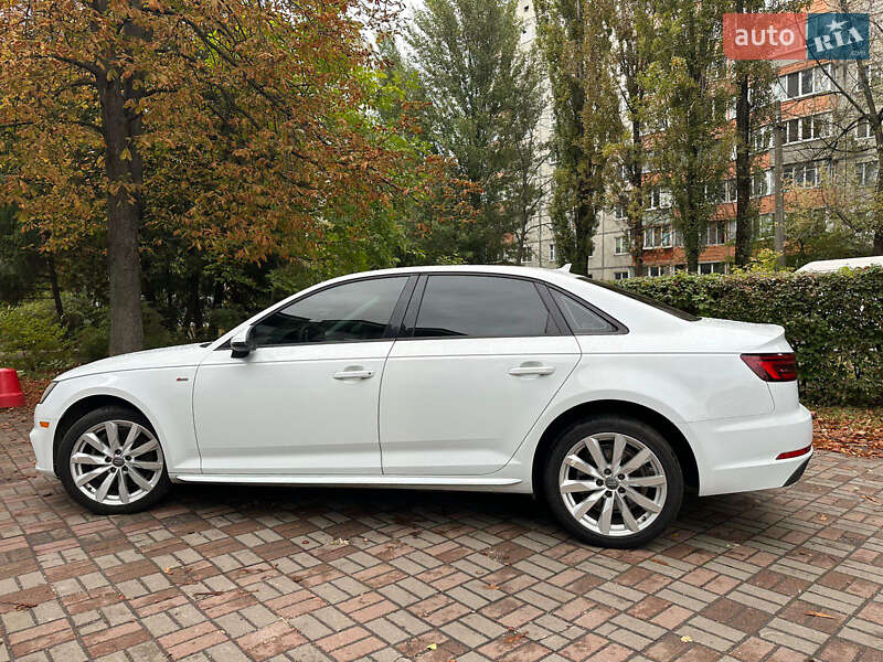Седан Audi A4 2018 в Киеве