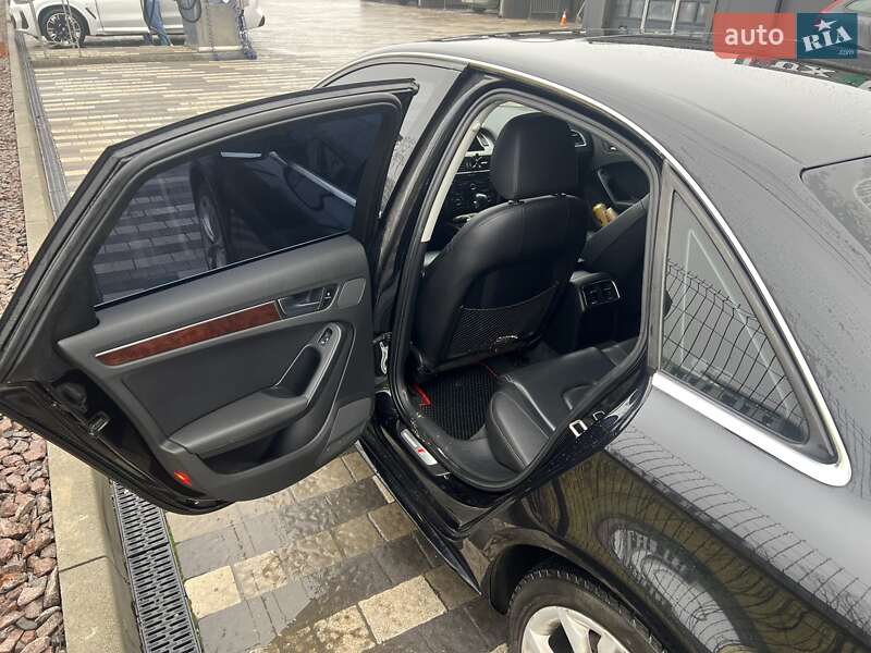 Седан Audi A4 2011 в Львове