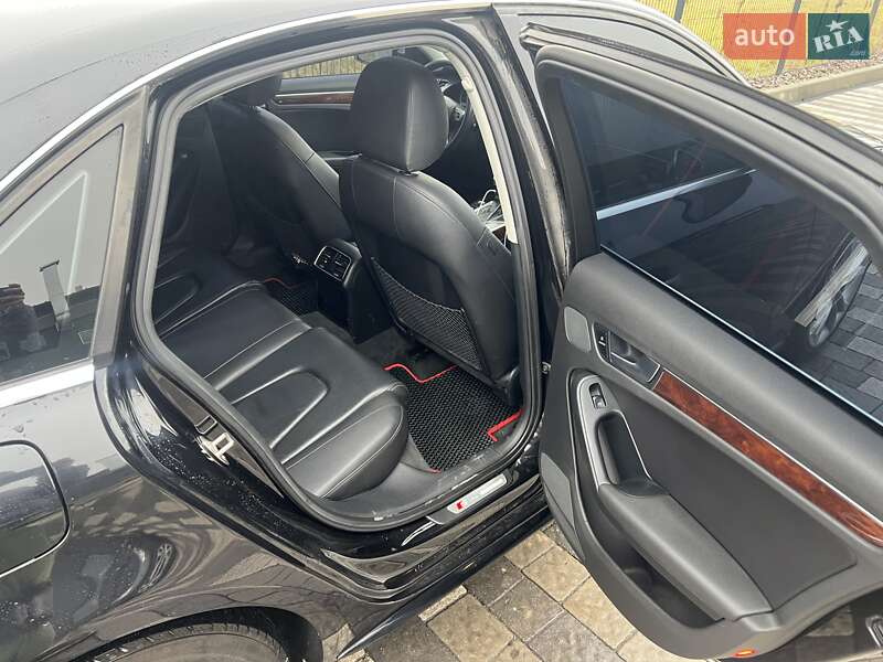Седан Audi A4 2011 в Львове
