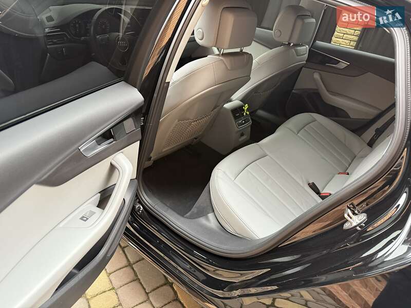 Седан Audi A4 2023 в Киеве