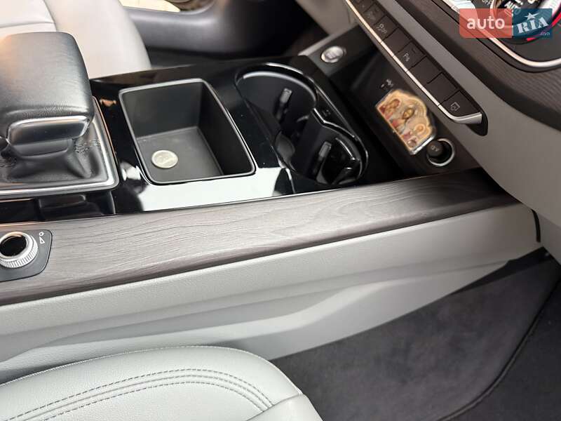 Седан Audi A4 2023 в Киеве