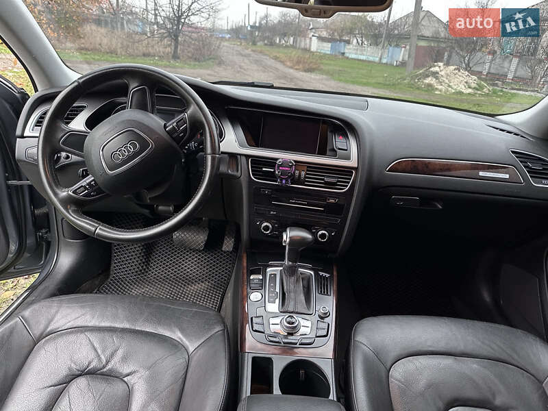 Седан Audi A4 2012 в Новомосковске