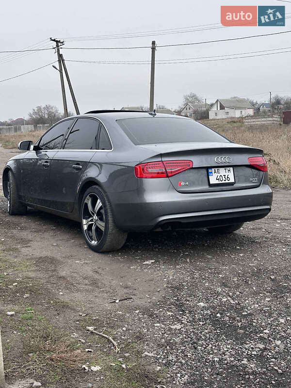 Седан Audi A4 2012 в Новомосковске
