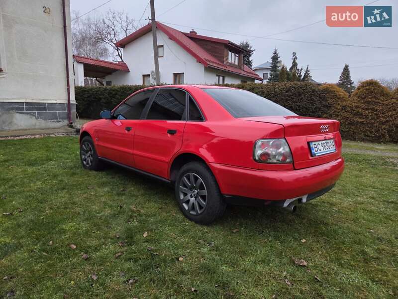 Седан Audi A4 1996 в Стрию