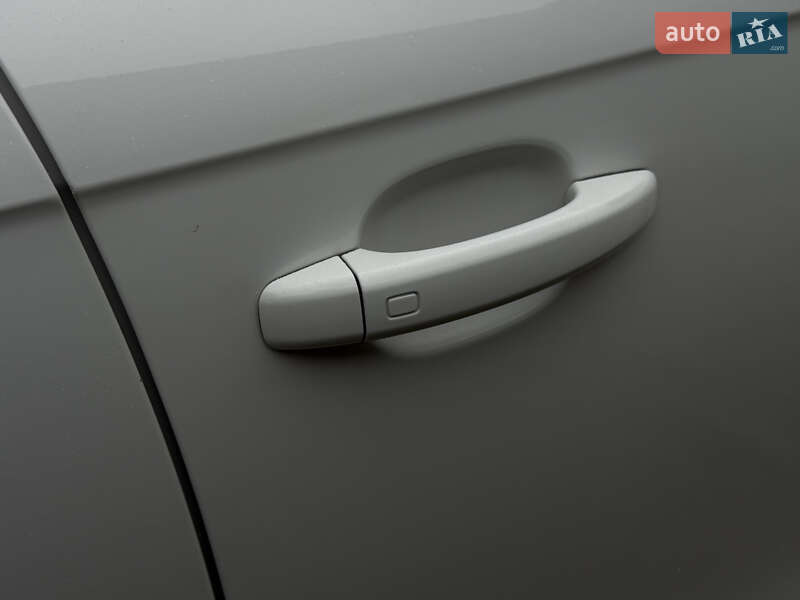 Седан Audi A4 2010 в Ивано-Франковске