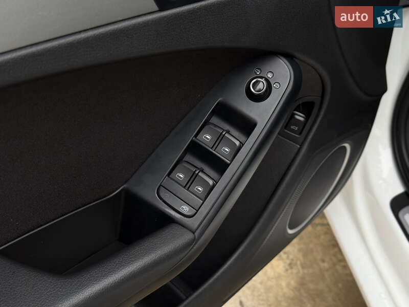 Седан Audi A4 2010 в Ивано-Франковске