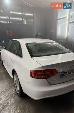 Седан Audi A4 2011 в Ровно