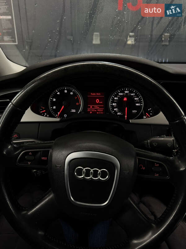 Седан Audi A4 2011 в Ровно