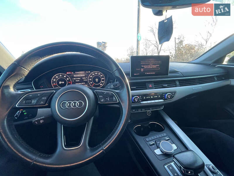 Седан Audi A4 2016 в Кореці