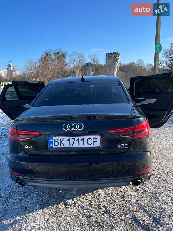 Седан Audi A4 2016 в Кореці