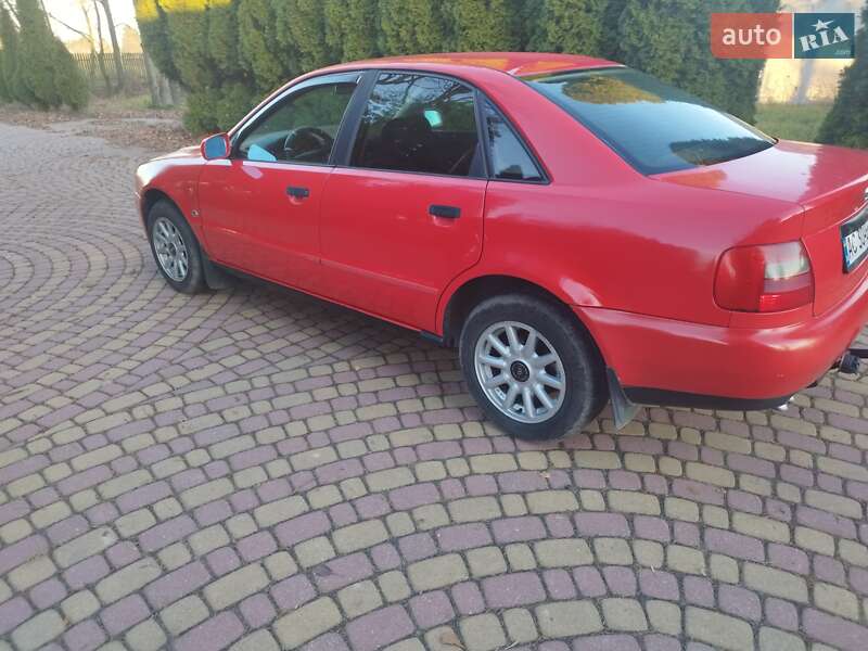 Седан Audi A4 1996 в Любомле