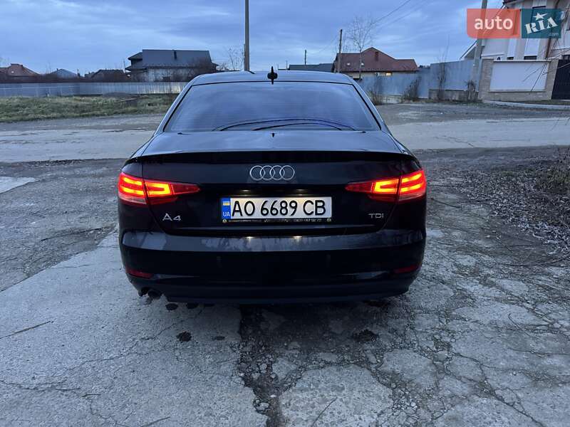 Седан Audi A4 2018 в Ужгороде