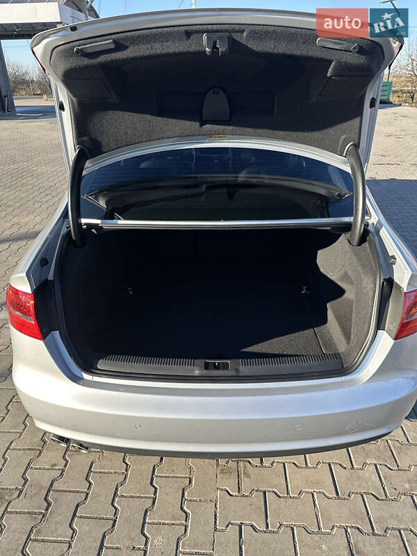 Седан Audi A4 2014 в Радехове