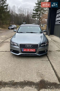 Седан Audi A4 2010 в Долині
