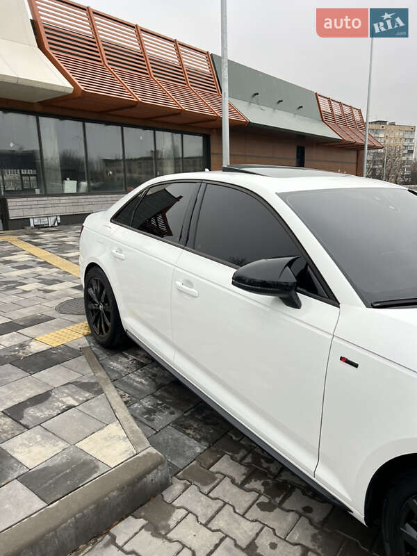 Седан Audi A4 2016 в Днепре