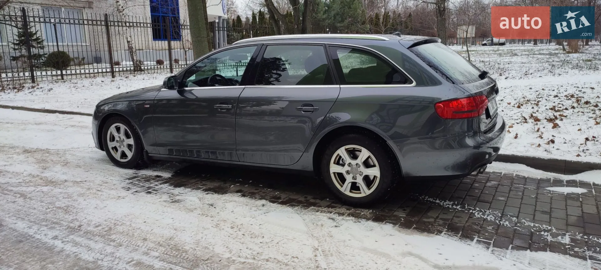 2010 Audi A4 - мініатюра 2
