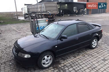 Седан Audi A4 2000 в Теофіполі