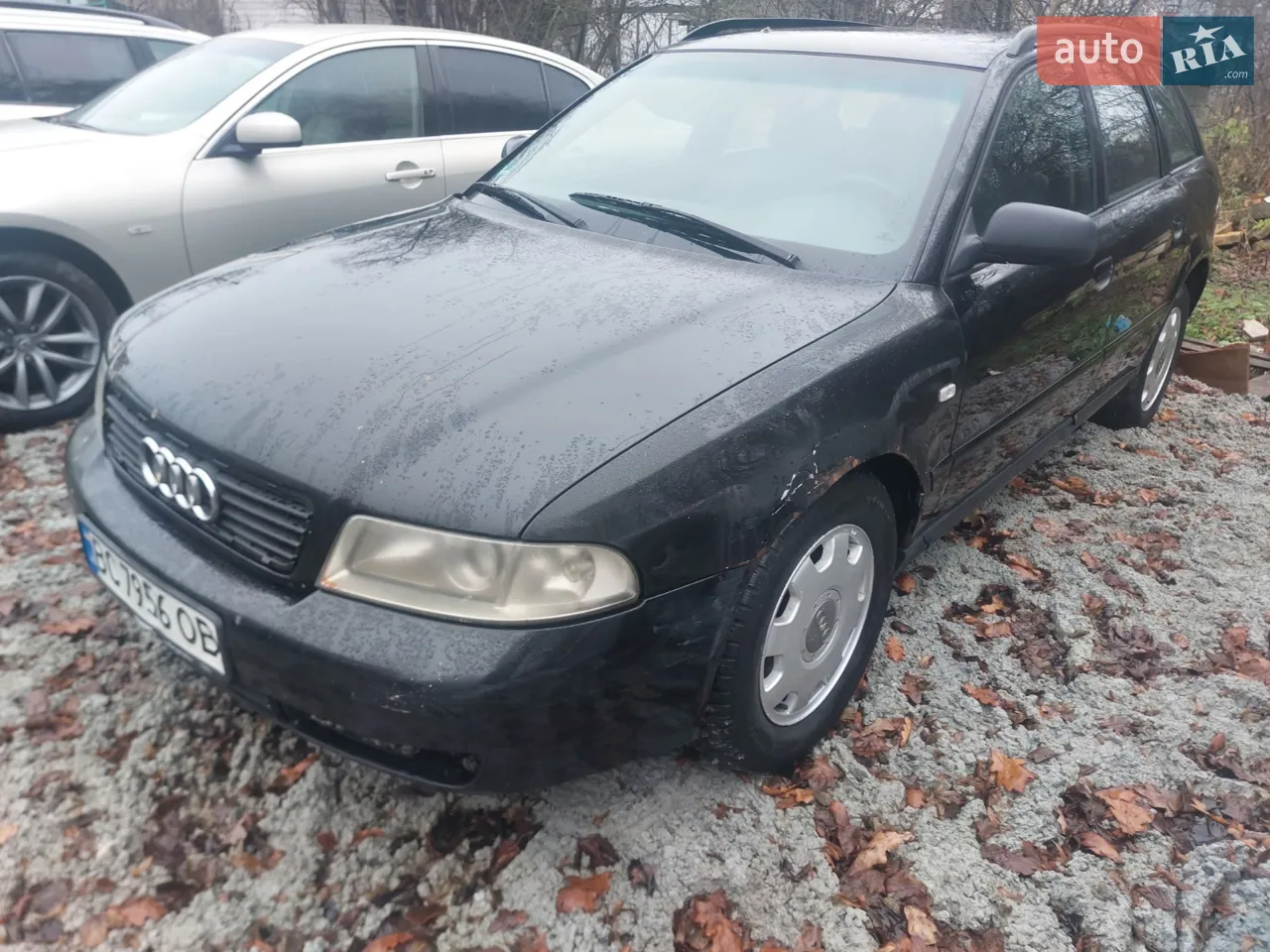 Audi A4 B5 2.5tdi 6 ступка 2000р. рестайлінг. На ходу . Тримається купи.
Нові стойки , ходова роблена.
Нова турбіна.
По кузову є моменти.
Хто шукає ідеал прошу не торбувати.
Переоформлюється .