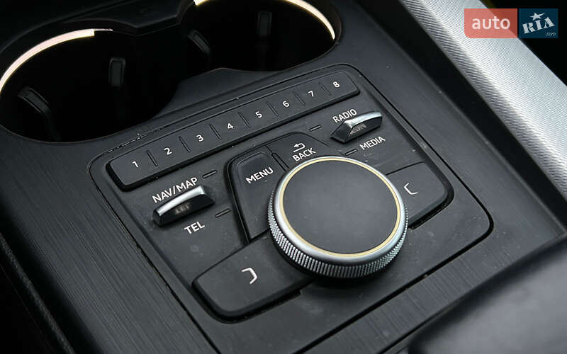 Седан Audi A4 2015 в Львове