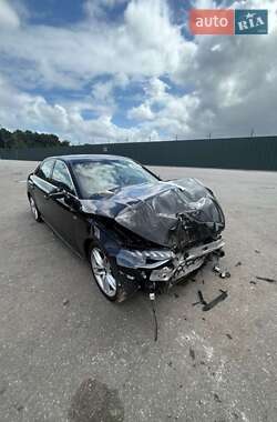 Седан Audi A4 2022 в Львові