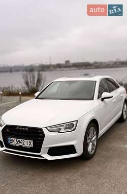 Седан Audi A4 2015 в Киеве
