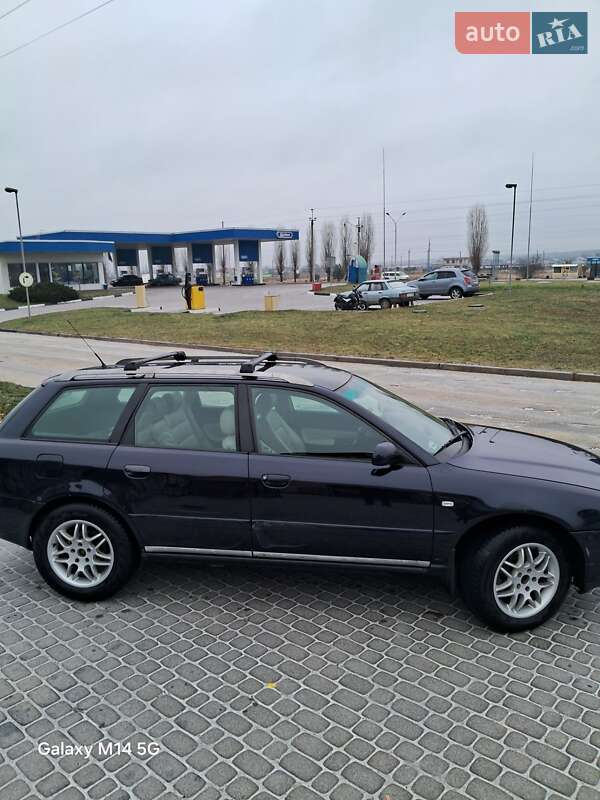 Універсал Audi A4 1999 в Вараші