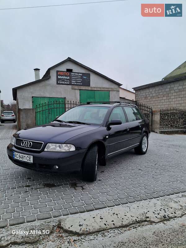 Універсал Audi A4 1999 в Вараші