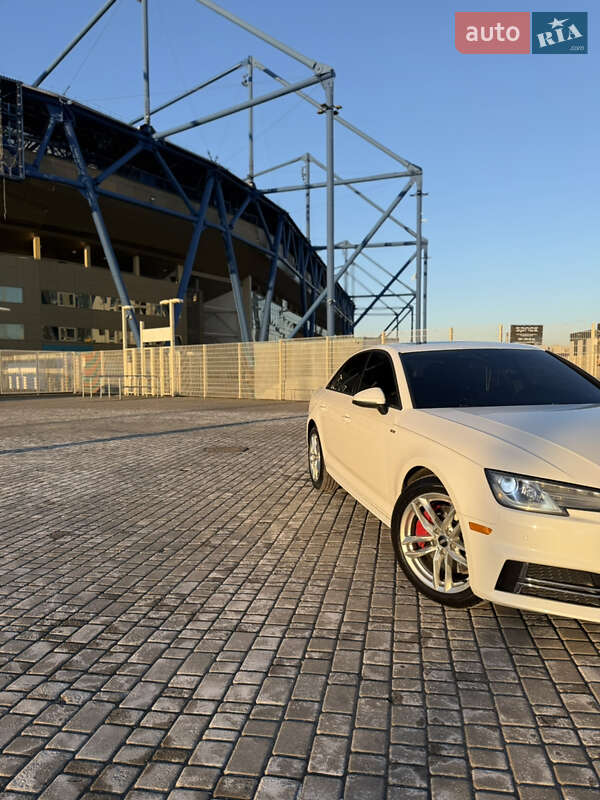 Седан Audi A4 2016 в Киеве