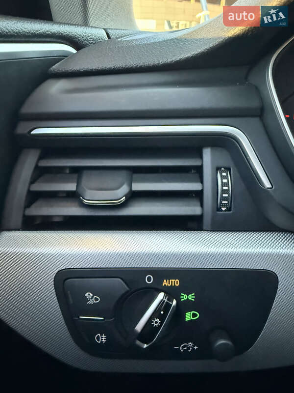 Седан Audi A4 2016 в Киеве