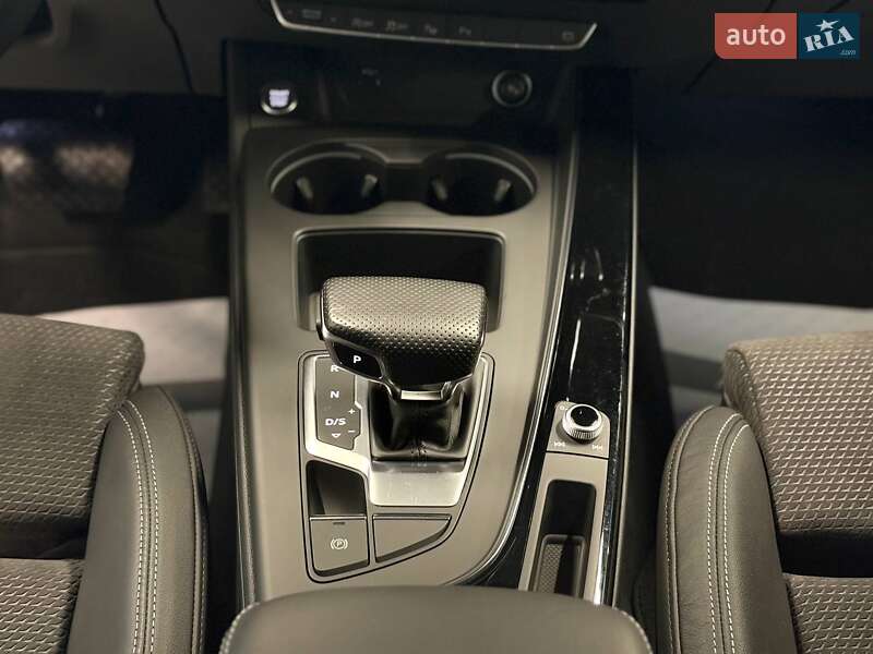 Седан Audi A4 2021 в Львове